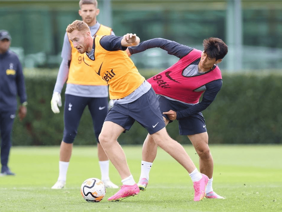 詹姆斯关键上篮助球队锁胜