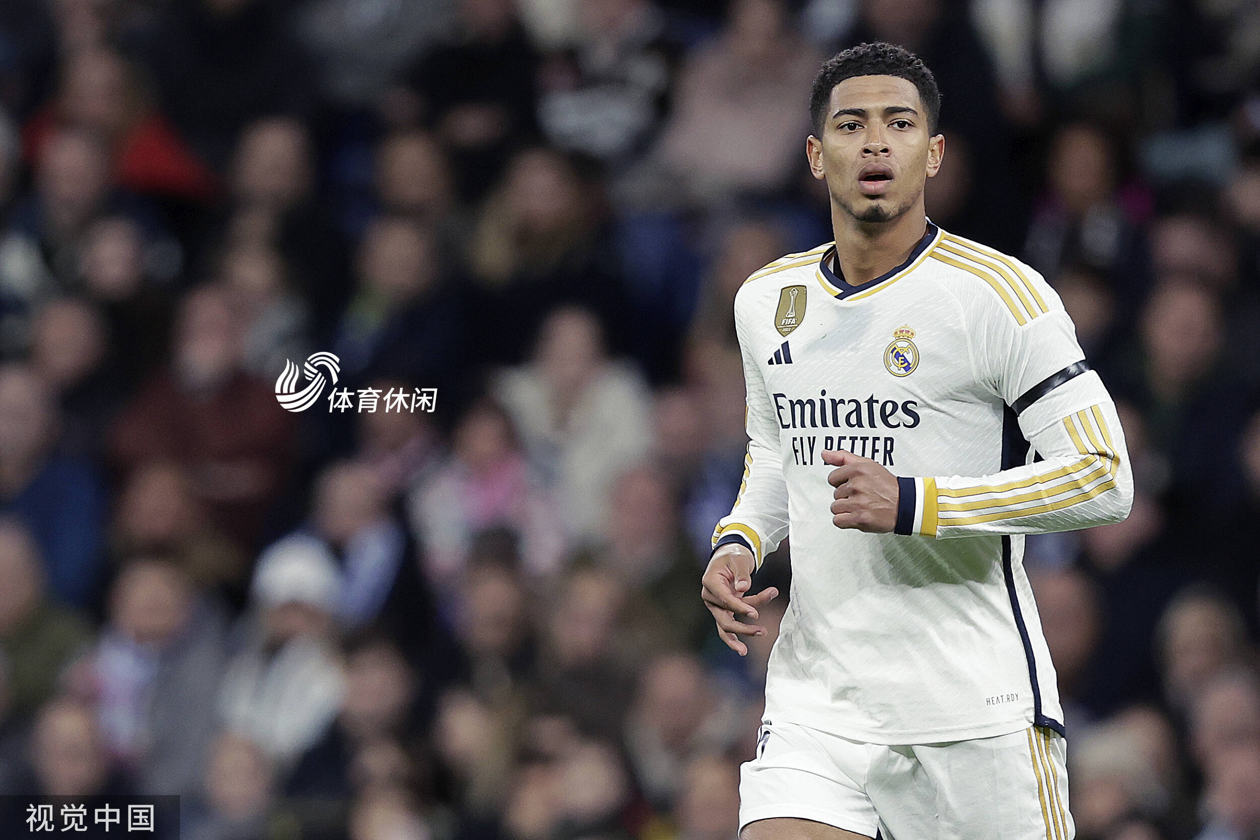 法兰克福球迷诺坎普燃放焰火投掷玻璃杯