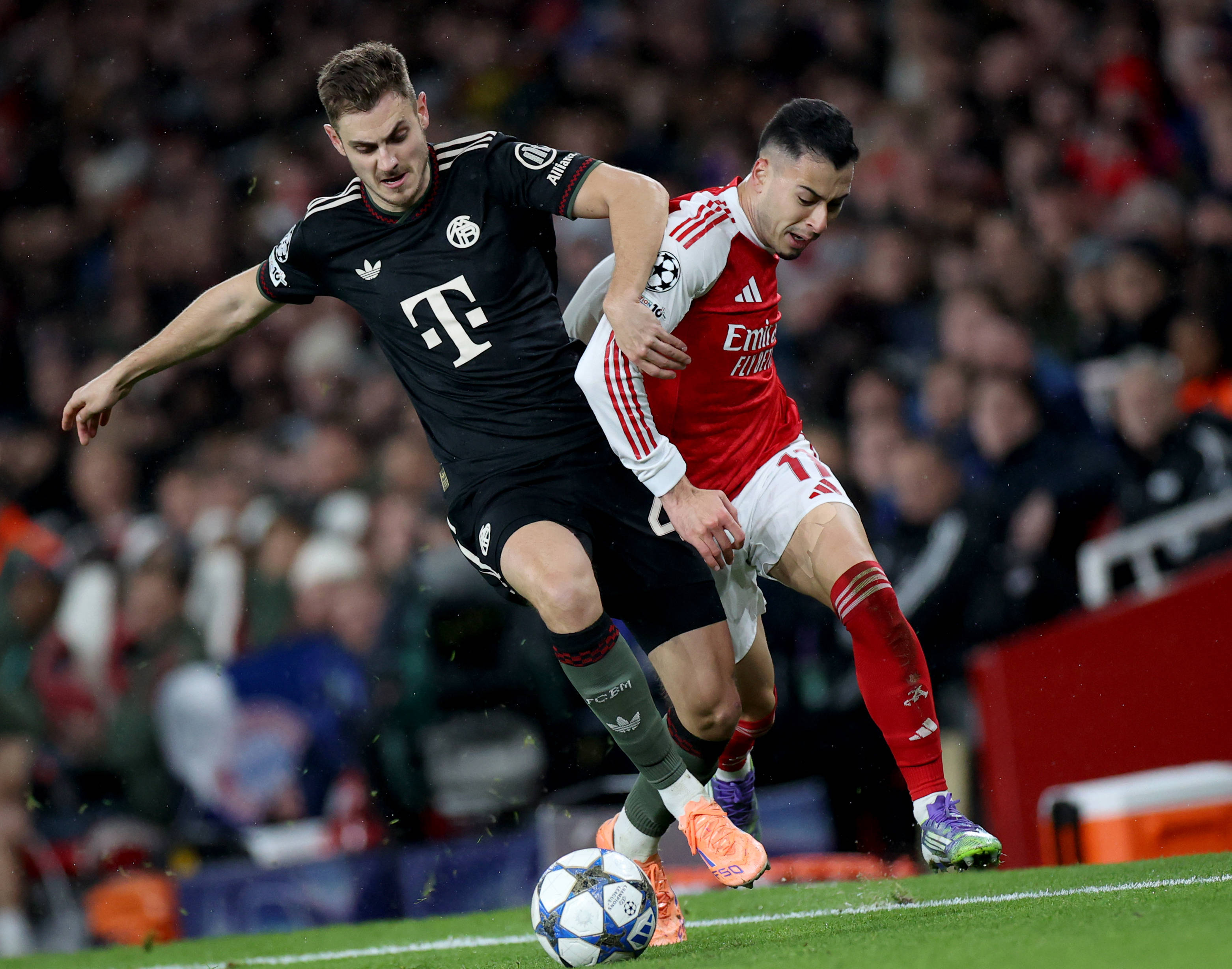 波兰足协谴责投掷烟火球迷：绝不容忍任何违反安全规定的行为