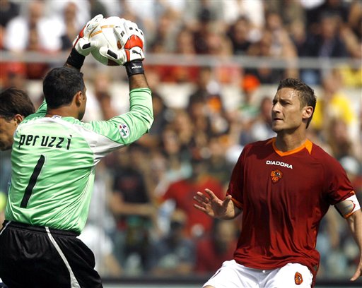 40岁前曼城队长费尔南迪尼奥自宣退役，球员生涯23年赢得30冠