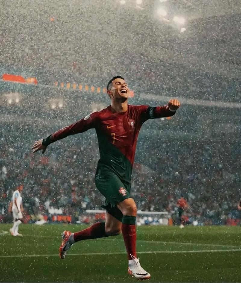 打满12分钟！怀特首节投篮10中5，得到12分2篮板2助攻