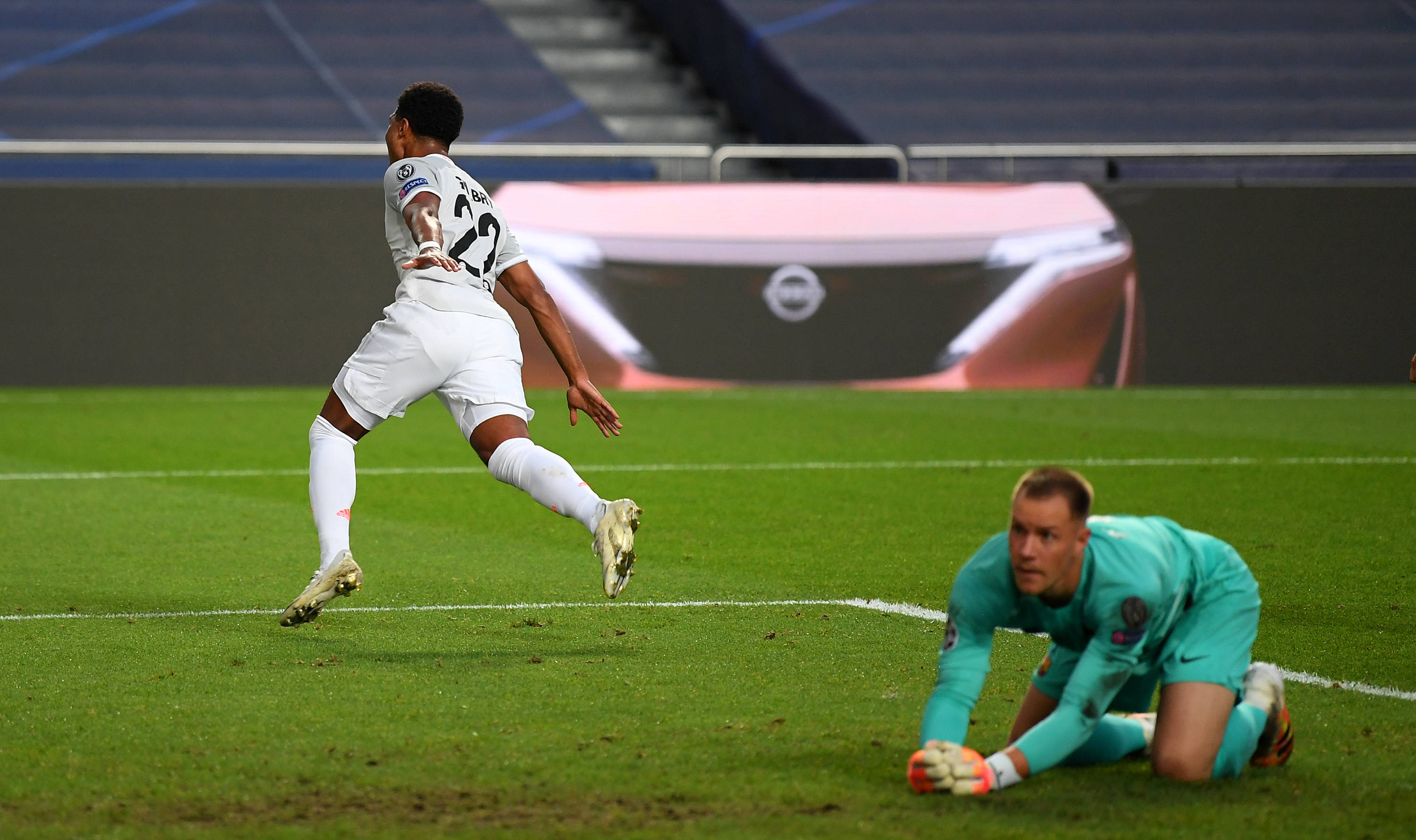 苏超决赛南通队vs泰州队：马宁担任主裁判，李贤成、巴特首发