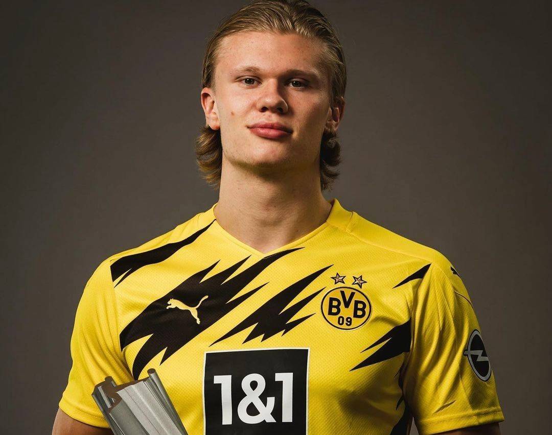 国乒8-2法国采访！莎头谈双打，王曼昱不满失误，梁靖崑谈被逆转