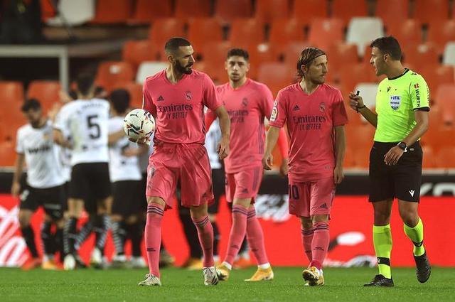 安帅给埃斯特旺批假以考取驾照，并宣布了他通过考试的消息